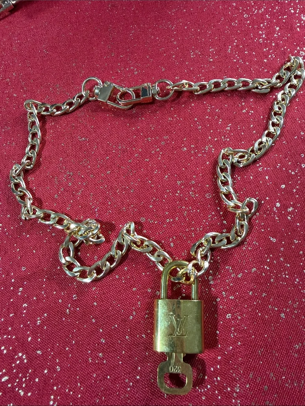 Louis Vuitton lock n key#320 with chain